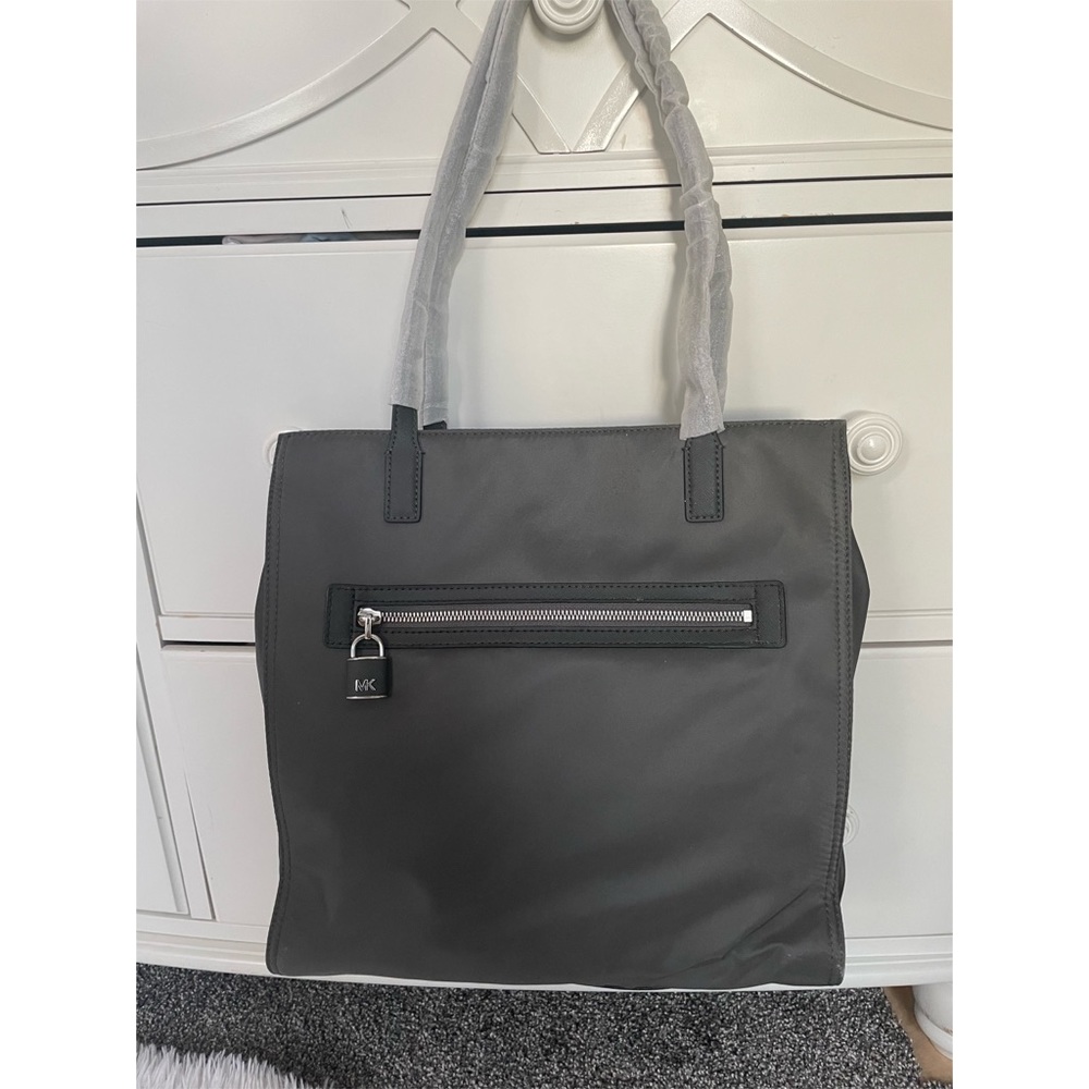 Michael Kors Janie shoulder/tote bag - new with tags!